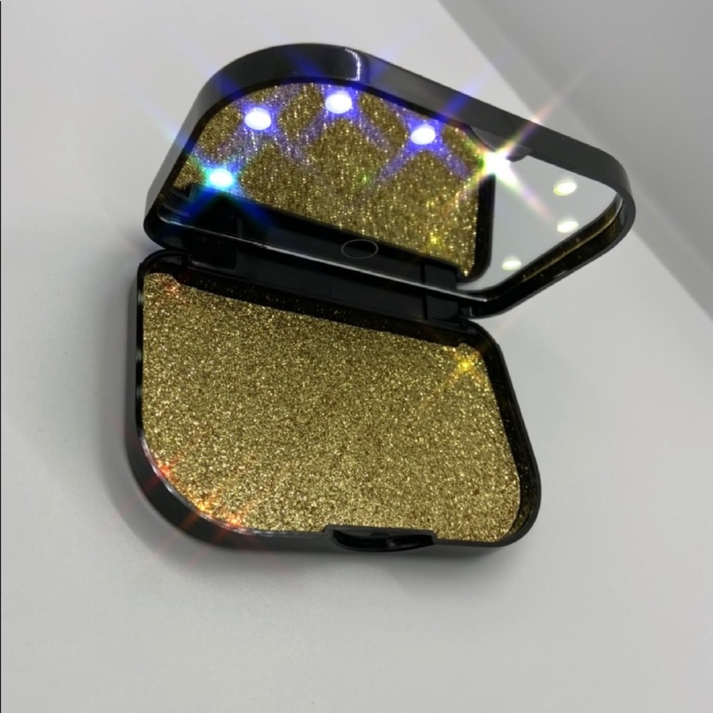 Mirror 🪞 - Picture 3 of 3